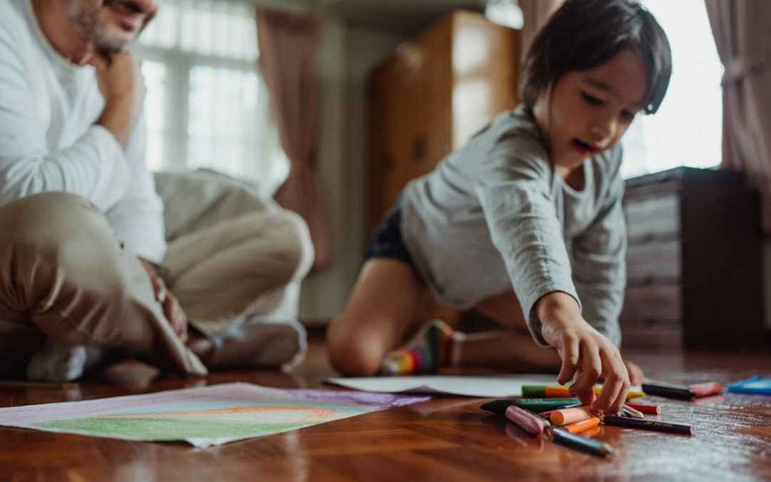Wie man die Bildschirmzeit der Kinder ins Gleichgewicht bringt